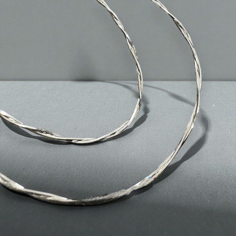Sleek Flow Necklace